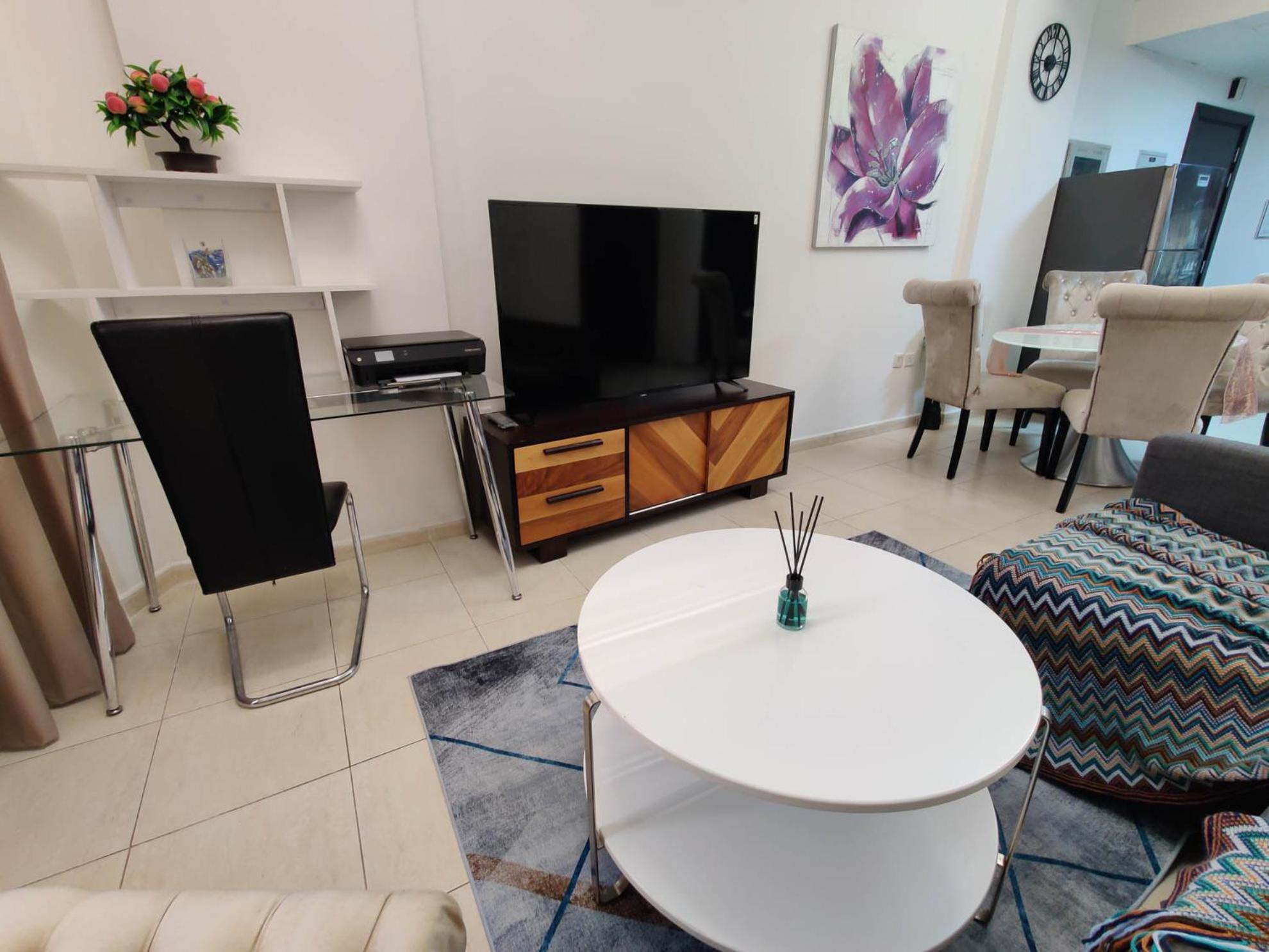 Elegant Fresh 1br With Heated Pool, Just Steps From Mall, Restaurants & Fitness Center * Dubai