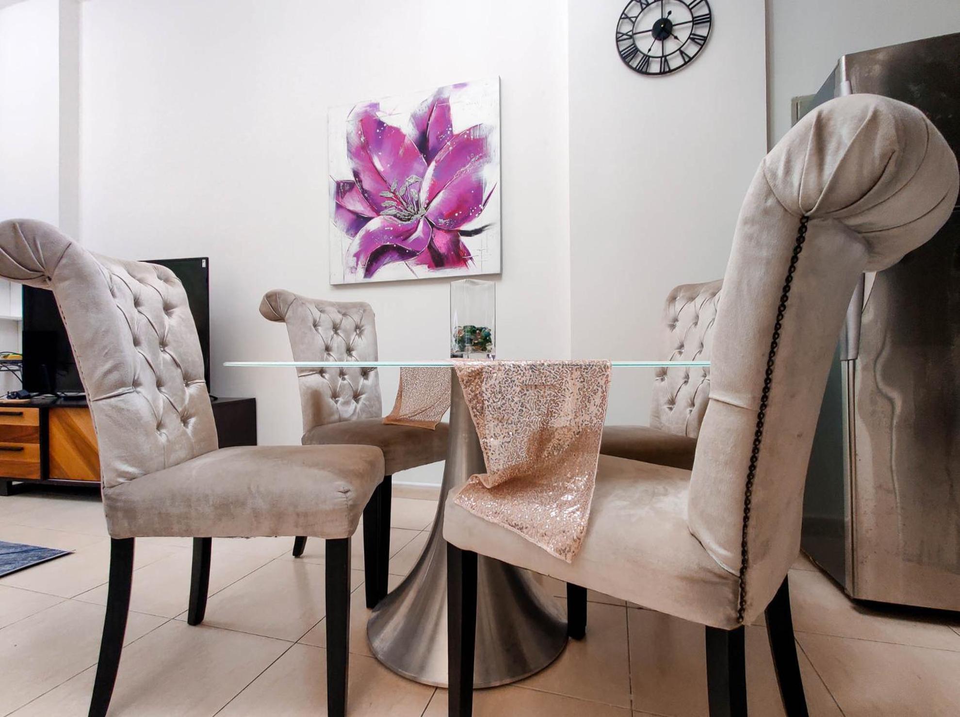 Elegant Fresh 1br With Heated Pool, Just Steps From Mall, Restaurants & Fitness Center