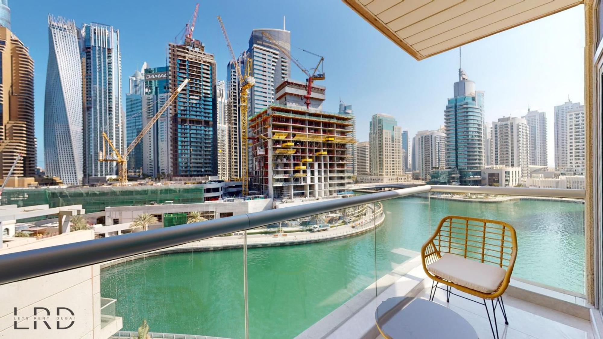 Luxurious With Marina Views Apartment