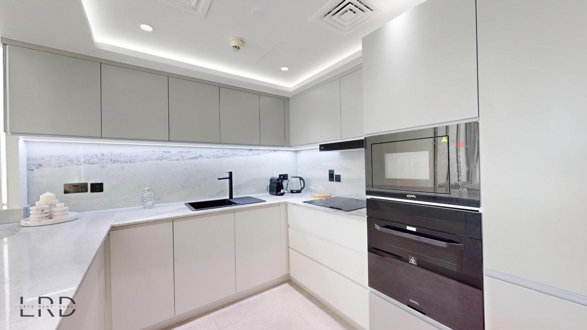 Luxurious With Marina Views Apartment Dubai