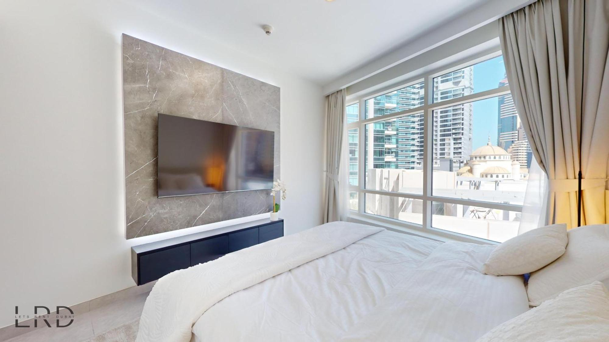 Luxurious With Marina Views Apartment *