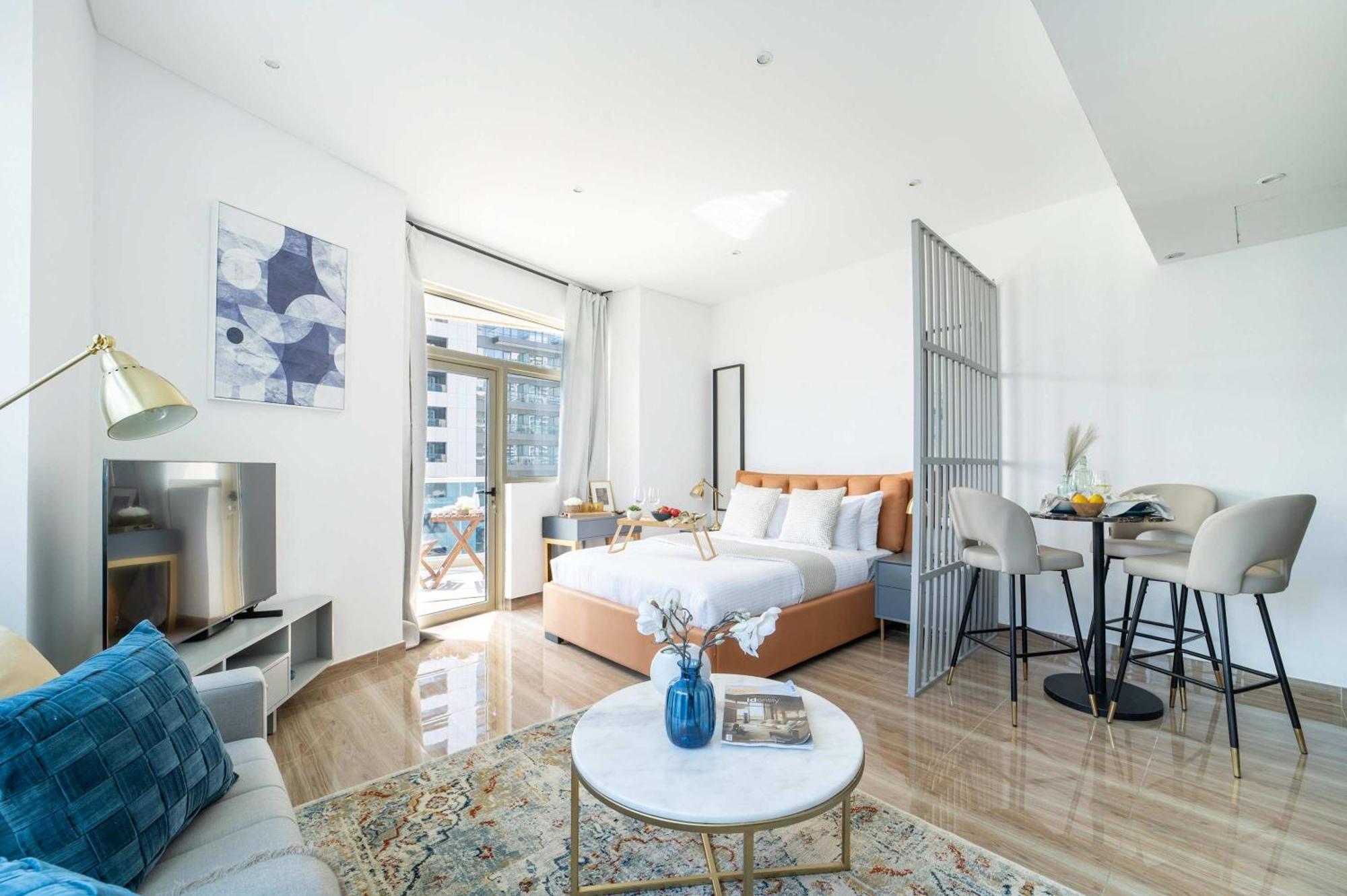 Frank Porter - Yacht Bay Apartment