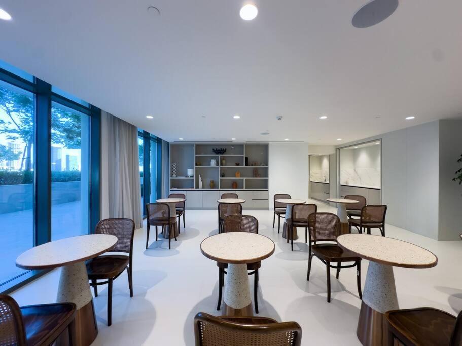 Coastal Chic 1 Bedroom W Private Dubai