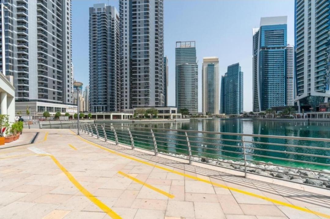 Stunning - High Floor - Canal View Daire