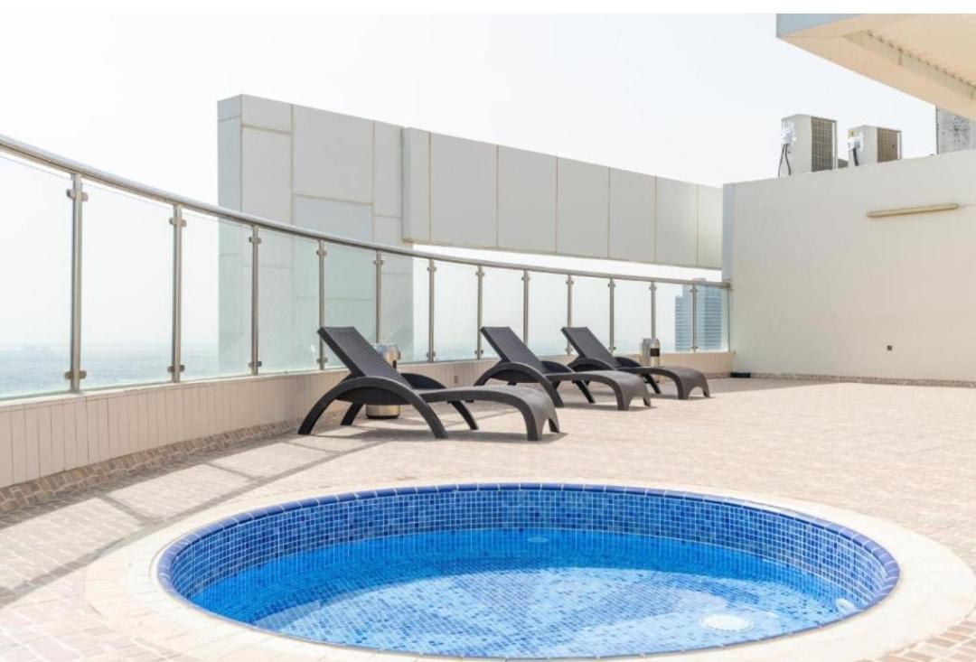 Stunning - High Floor - Canal View Daire