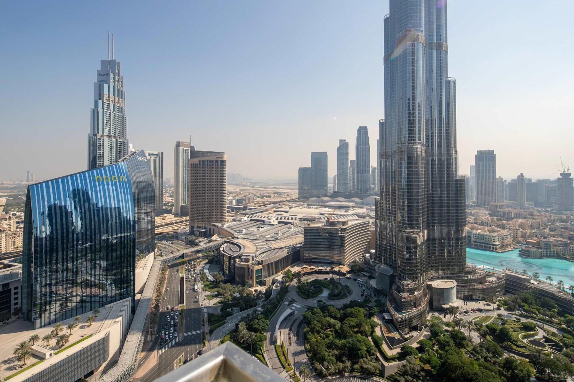 Frank Porter - Burj Vista 1