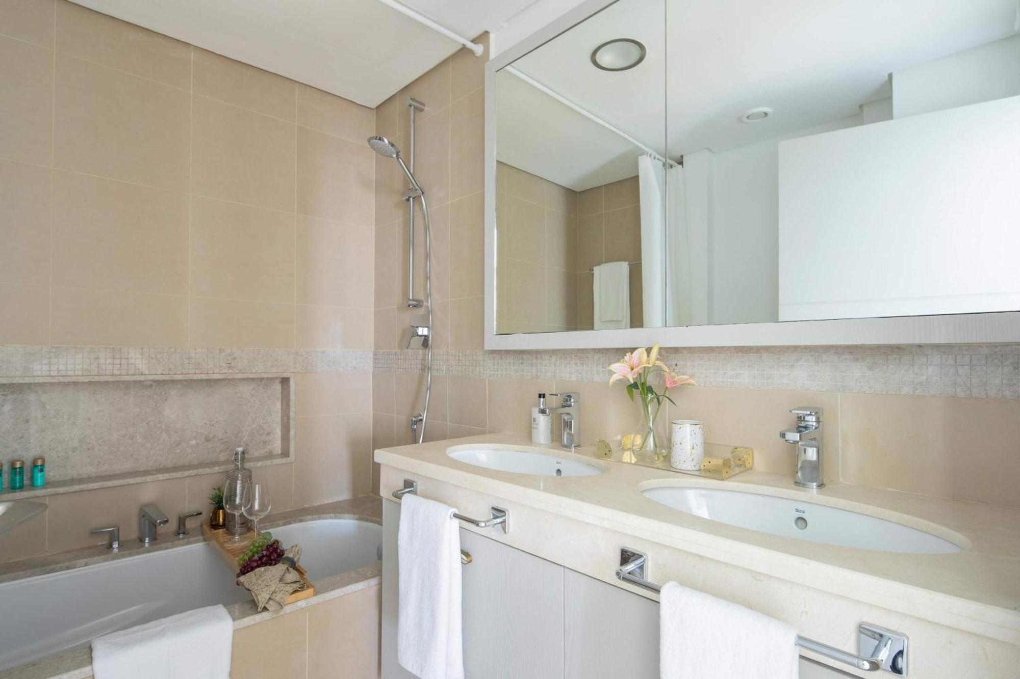 Apartment Frank Porter - Burj Vista 1 *