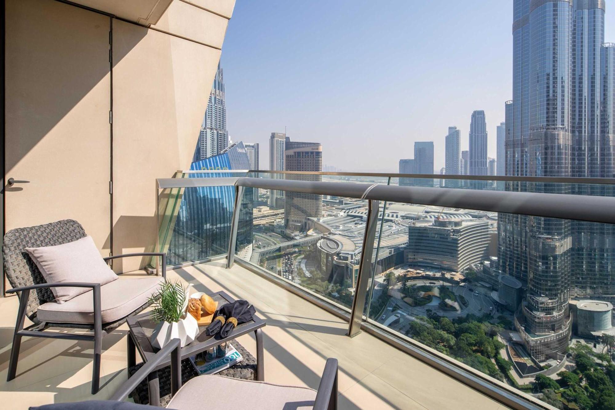 Frank Porter - Burj Vista 1