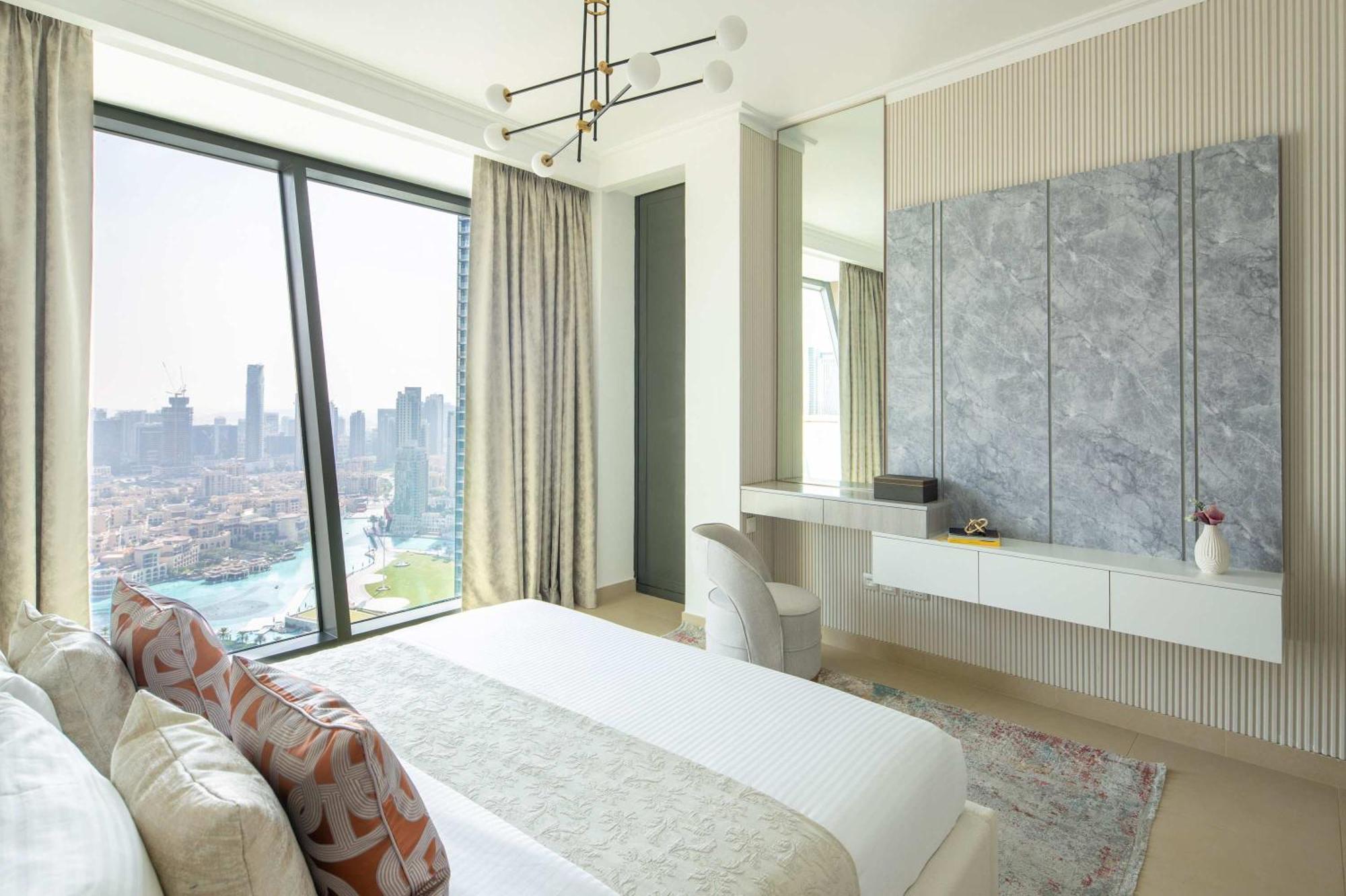 Frank Porter - Burj Vista 1 Apartment *