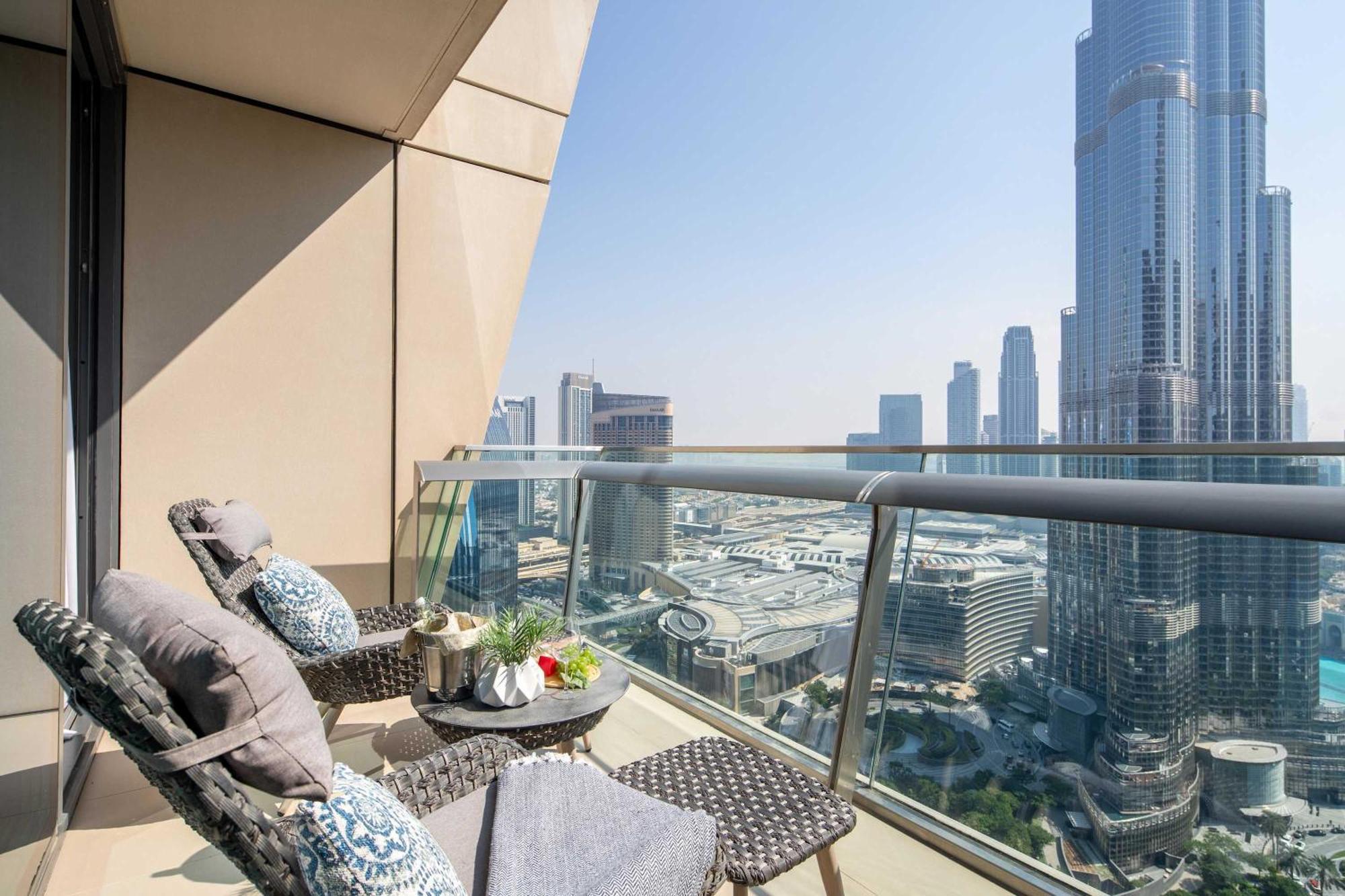 Frank Porter - Burj Vista 1 * Dubai