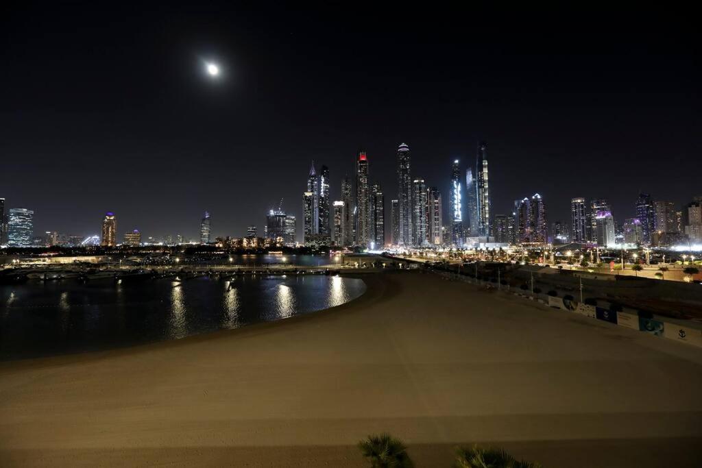 Apartment 1br Beachfront With Sun Loungers At Palm Jumeirah *
