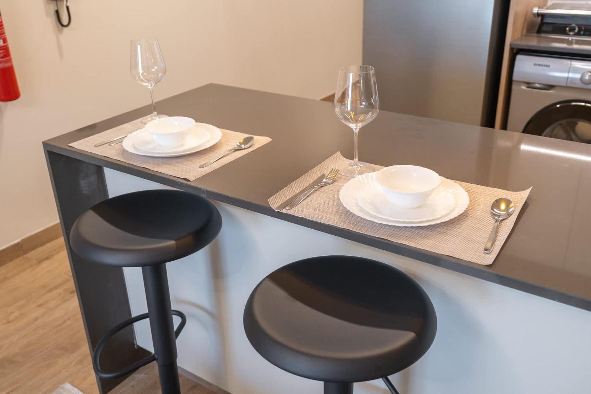 Chic Modern For 2 In Jvc! Apartment