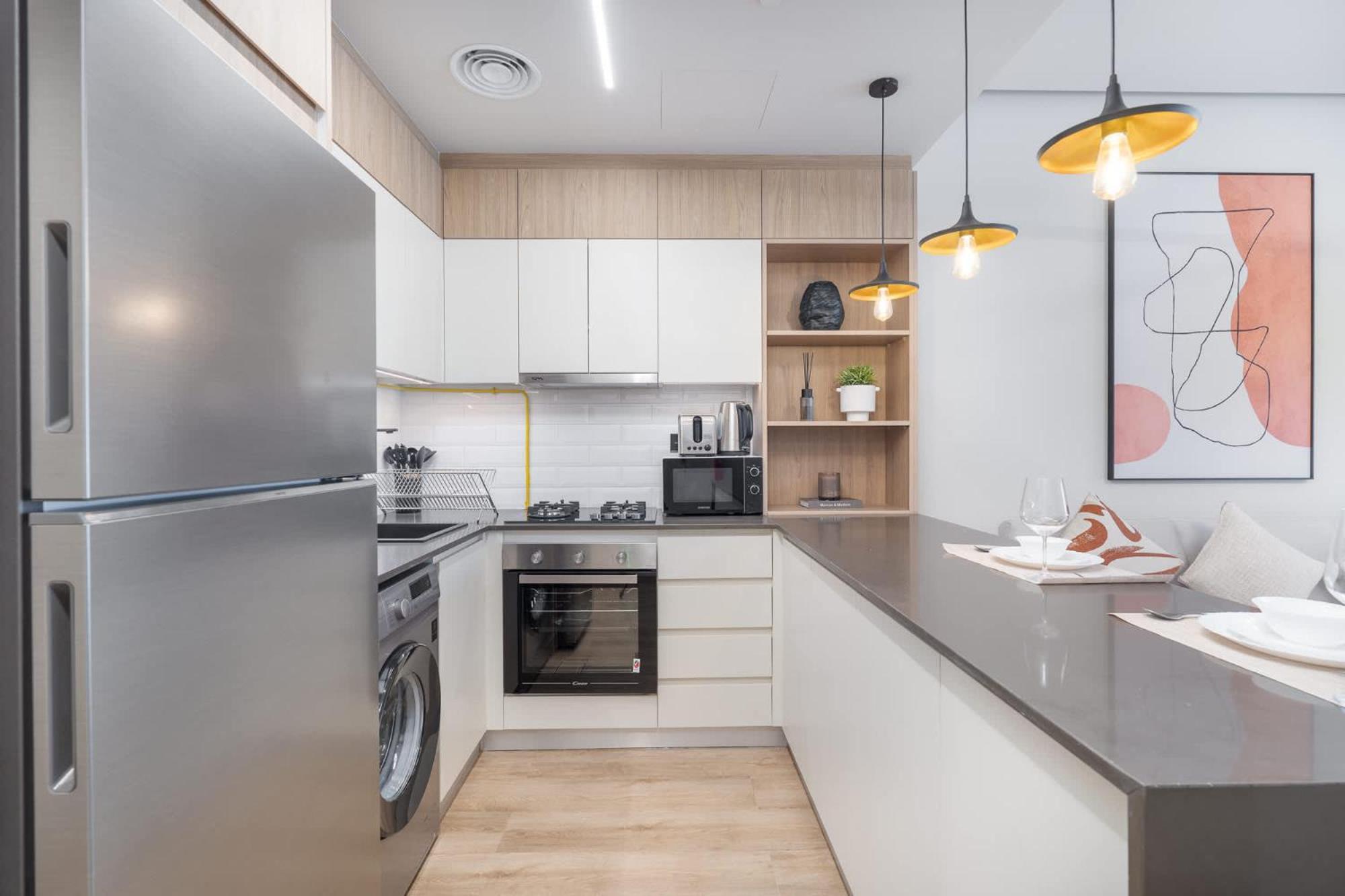 Apartment Chic Modern For 2 In Jvc! *