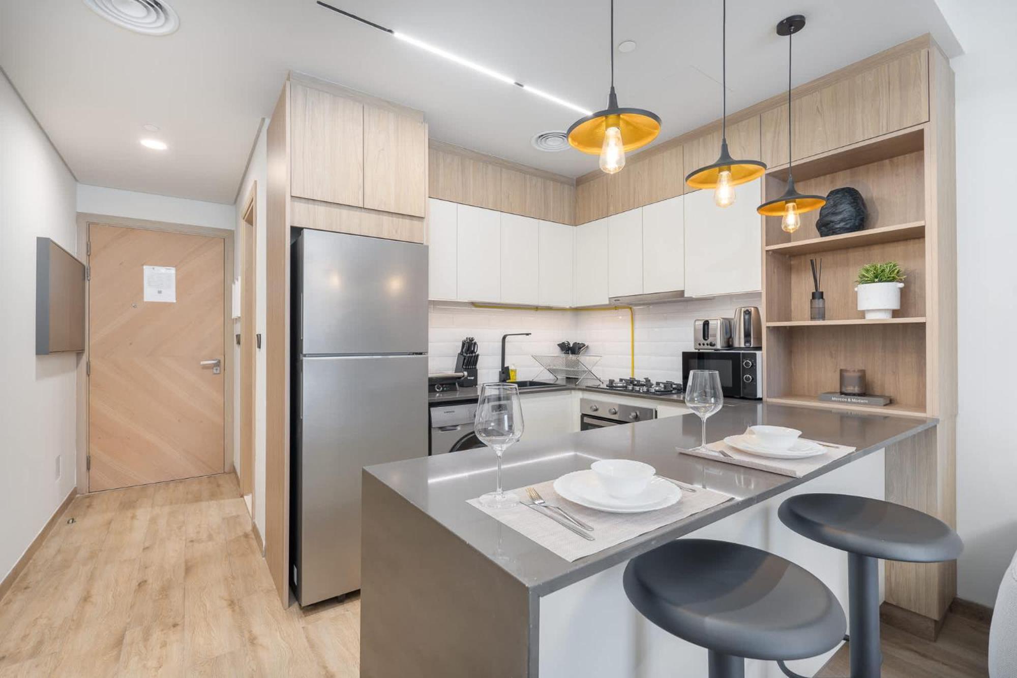 Chic Modern For 2 In Jvc! Apartment