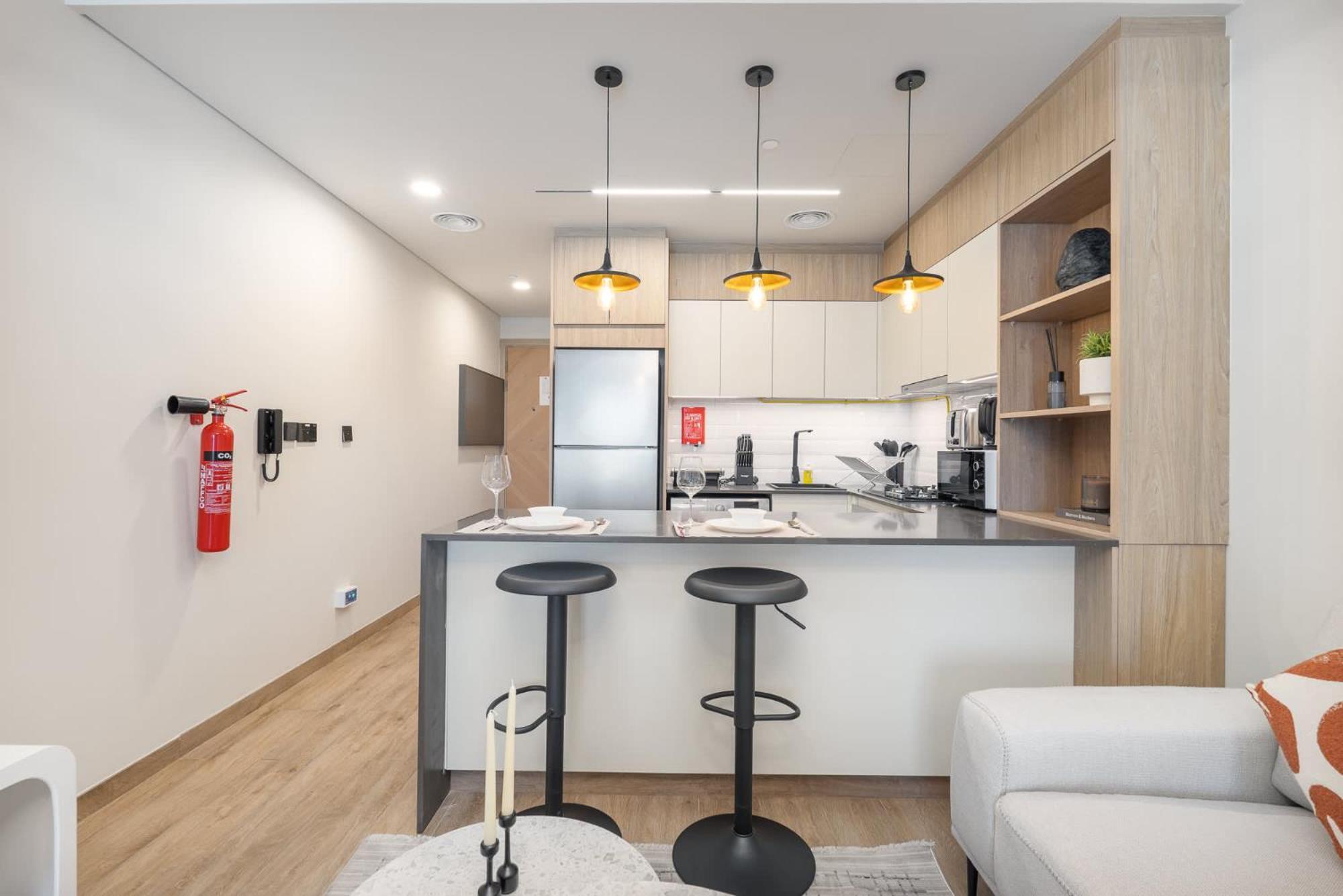 Chic Modern For 2 In Jvc! Apartment