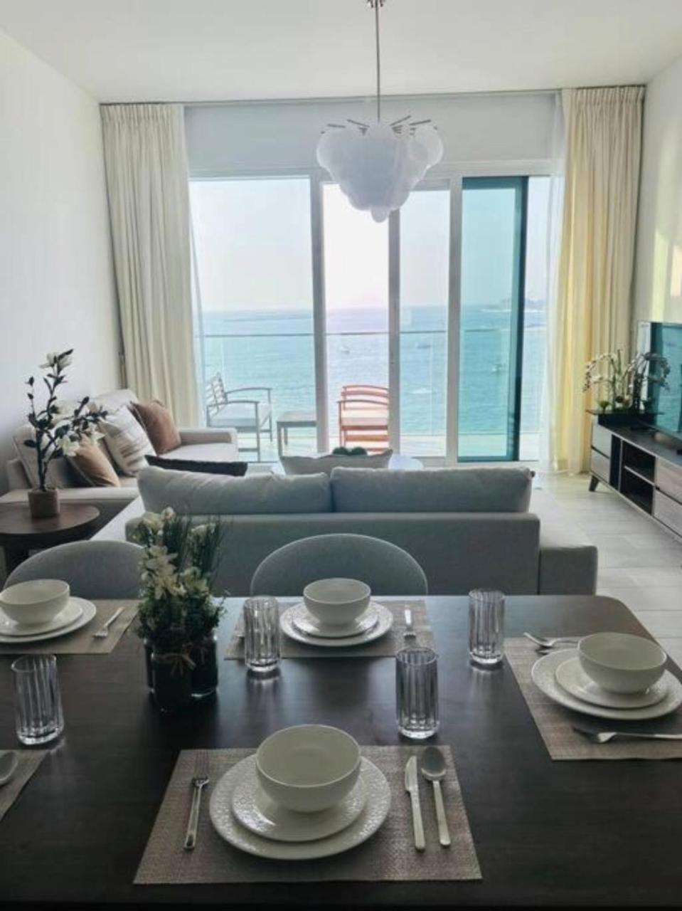 La Vie - 2 Bedroom Beachfront Full Sea View In Jbr- From To August Only Monthly Bookings Accepted *