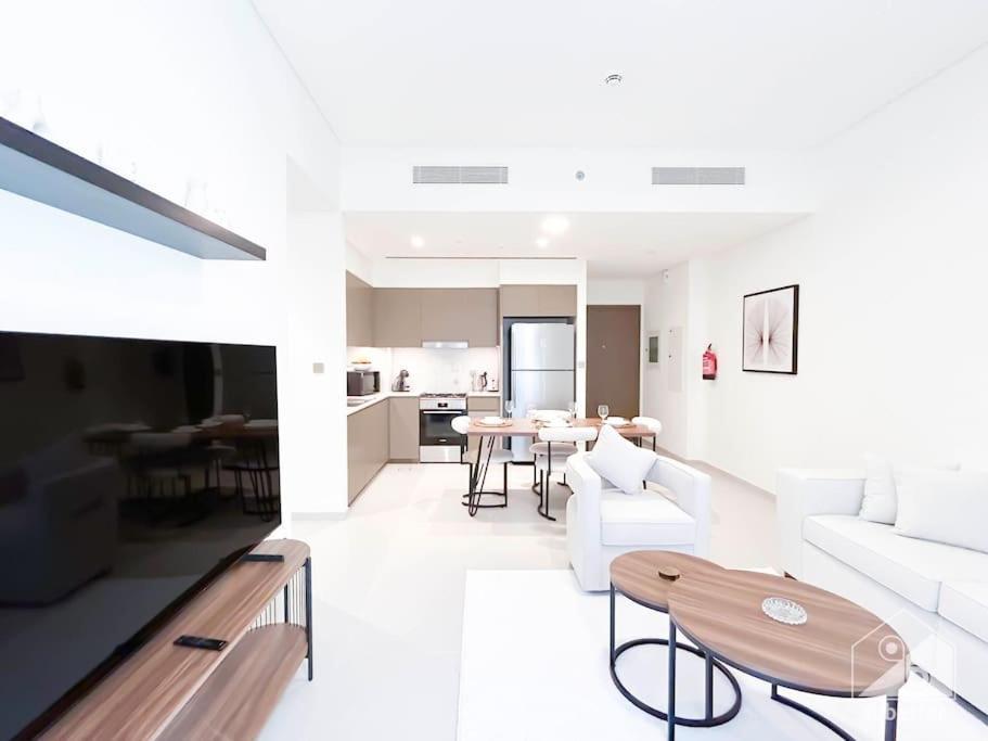 Luxury & Elegance In Downtown Fountain Views Apartment Dubai