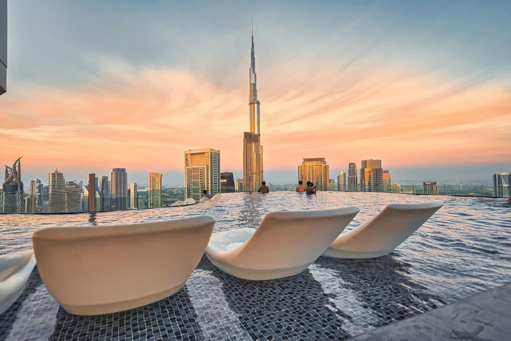 Magical With Rooftop Pool & Burj Khalifa View!