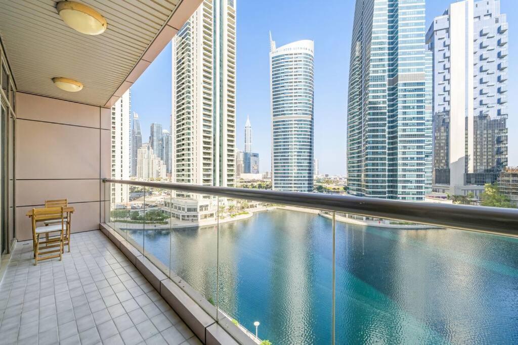 Vibrant 2br Escape With Pool & Gym * Dubai