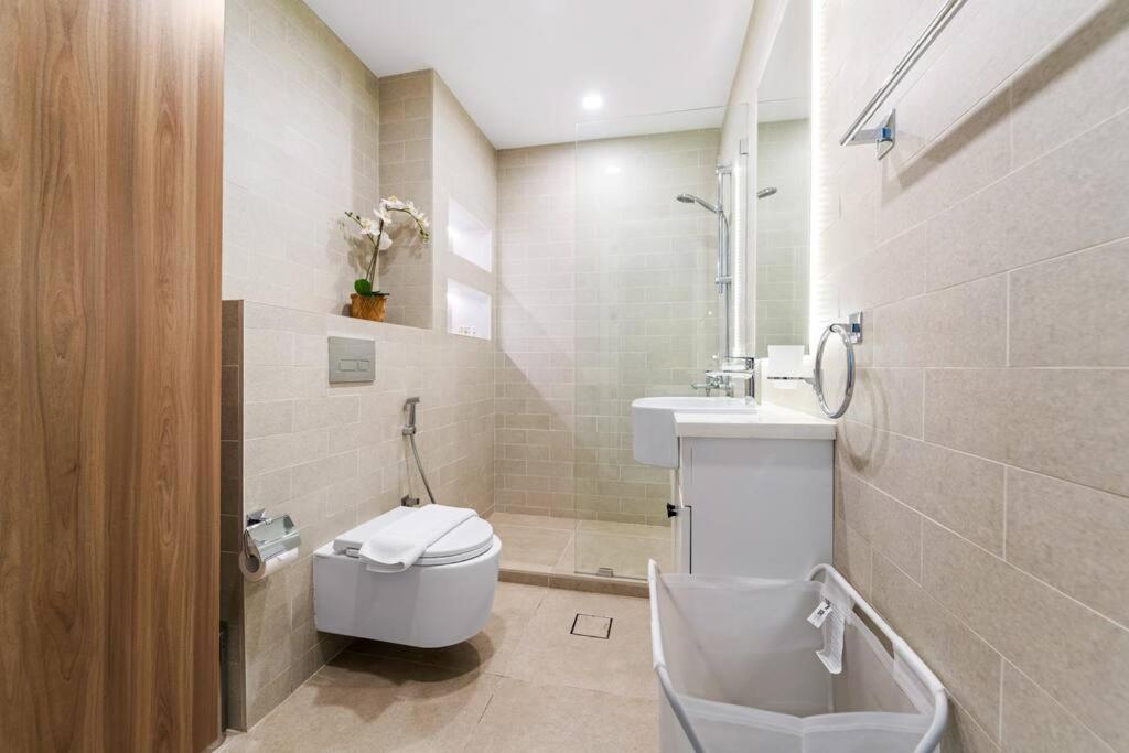 Apartment Vibrant 2br Escape With Pool & Gym
