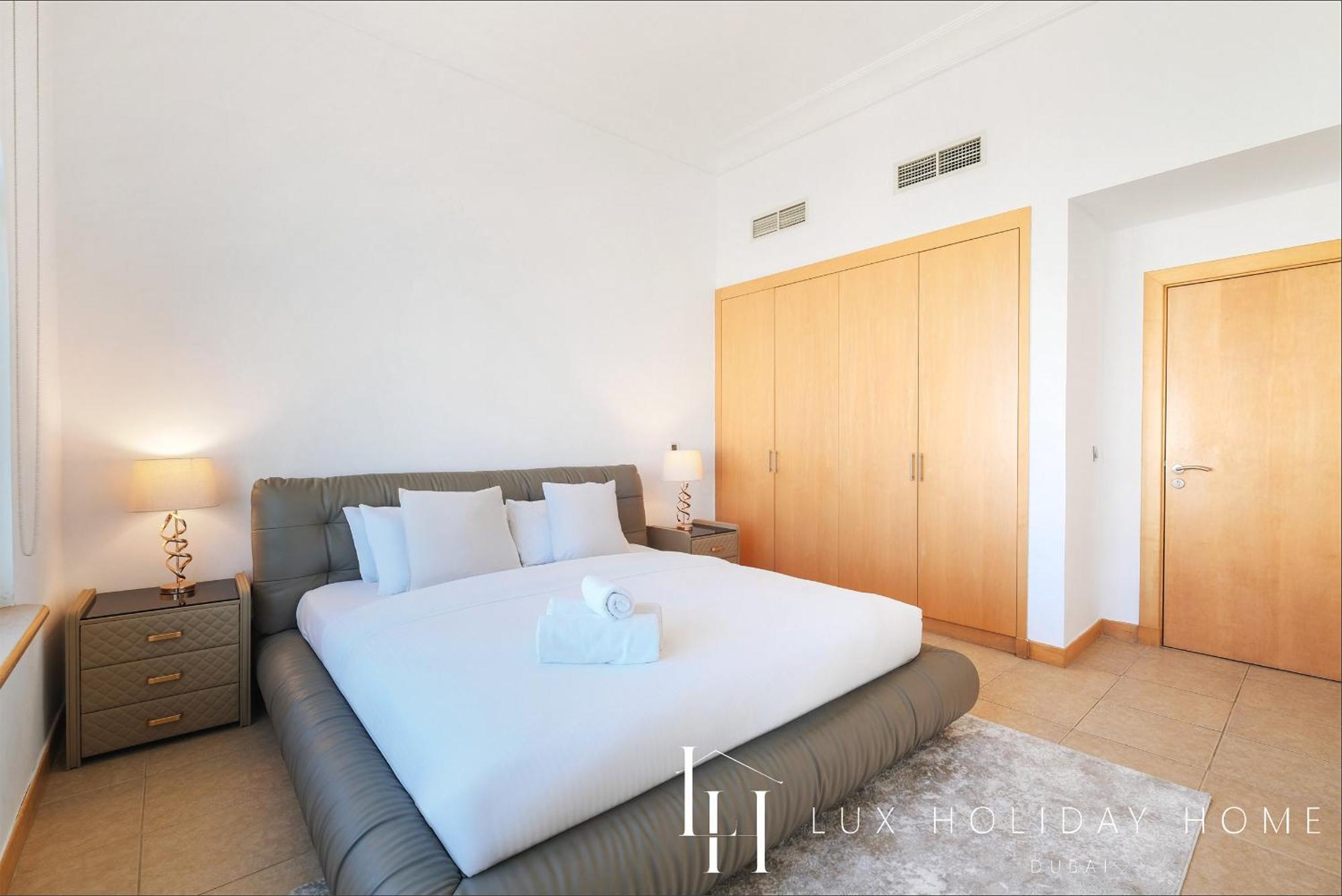 Lux - The Shoreline Penthouse