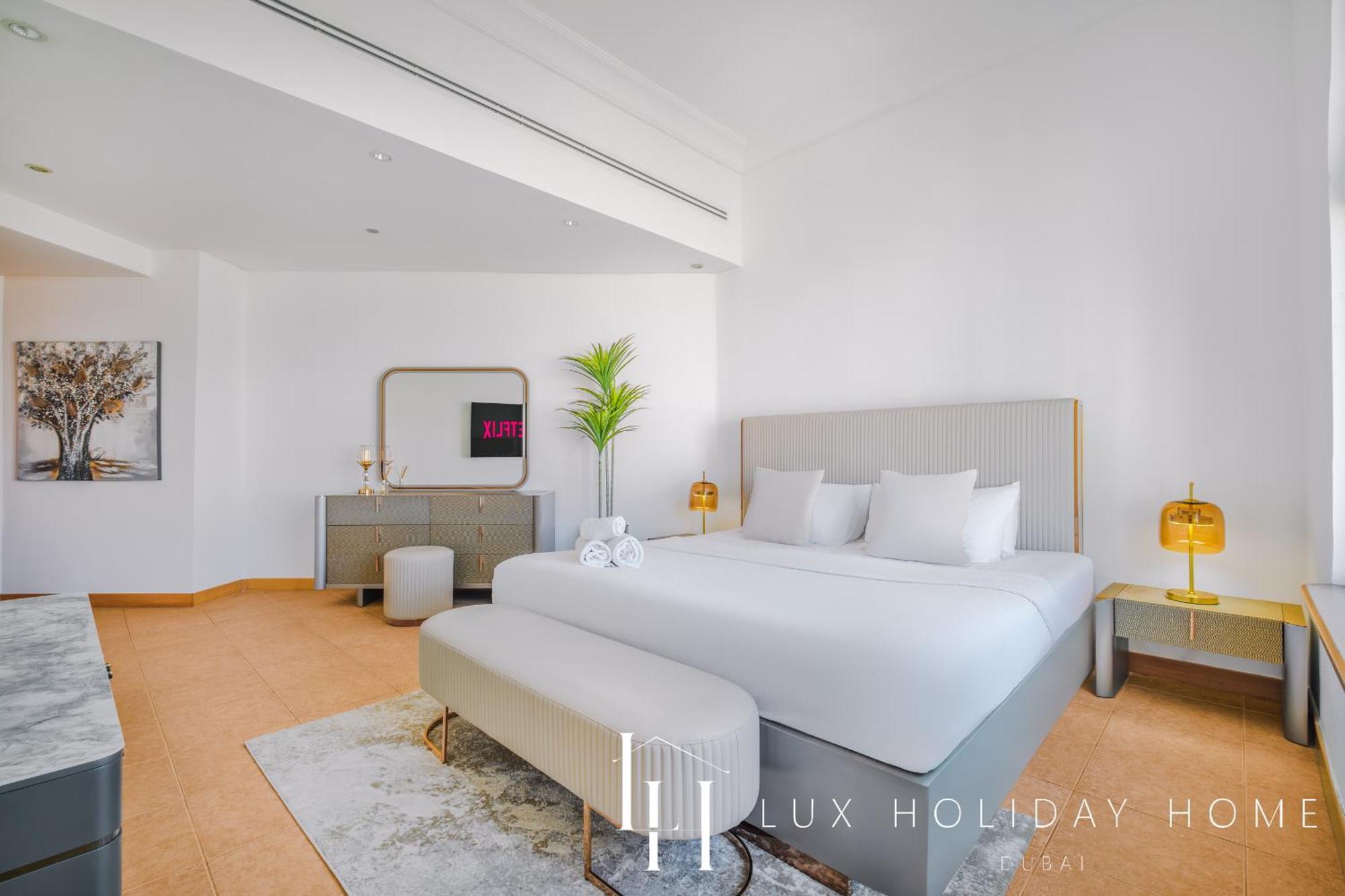 Lux - The Shoreline Penthouse Apartment