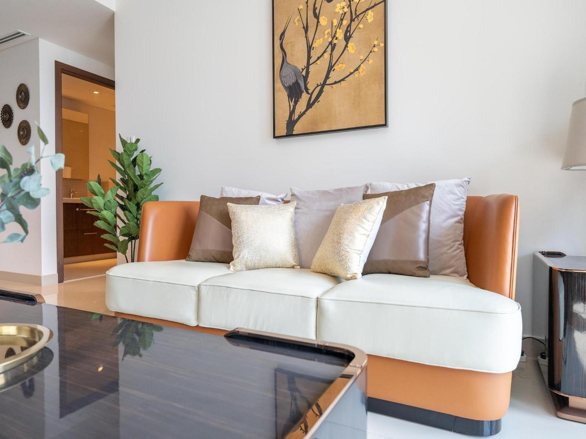 Luxurious Stylish Across Mall Burj Khalifa City Views Apartment *