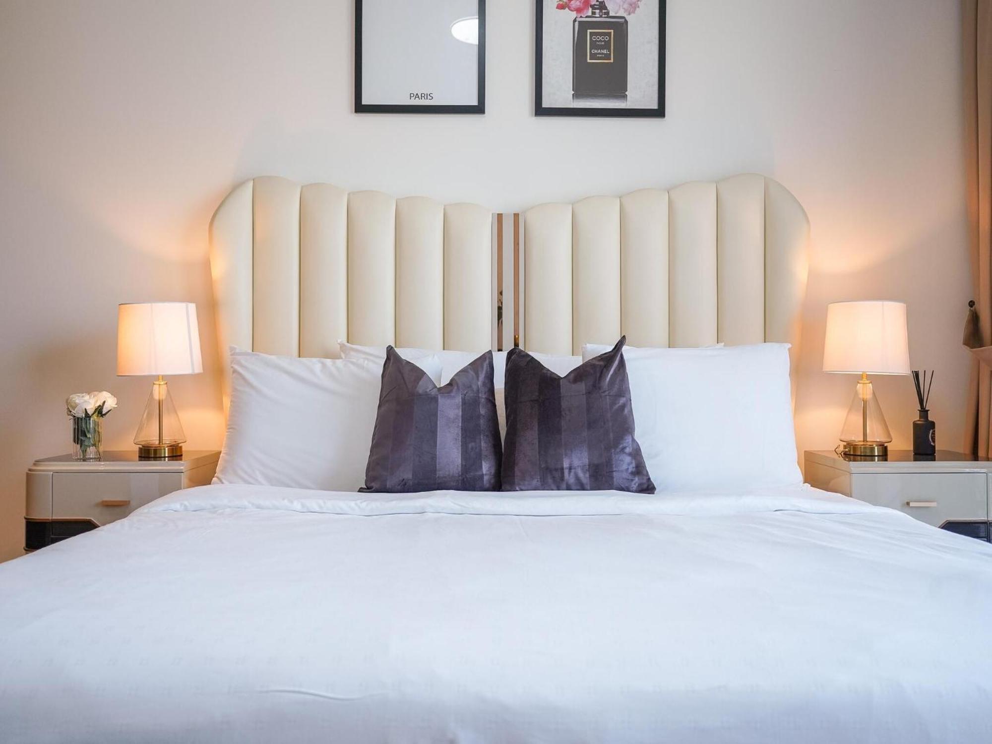 Luxurious Stylish Across Mall Burj Khalifa City Views *