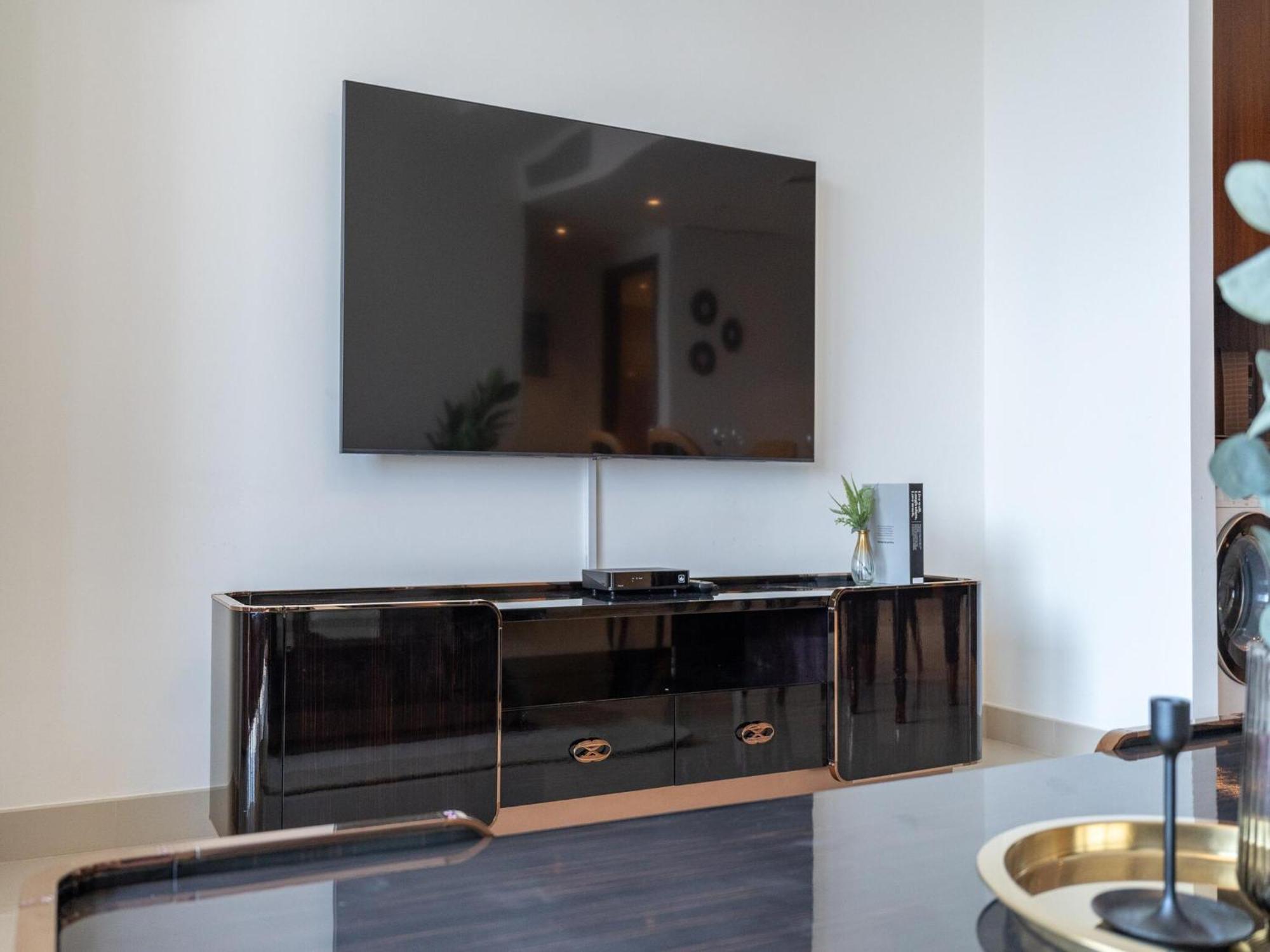 Luxurious Stylish Across Mall Burj Khalifa City Views *