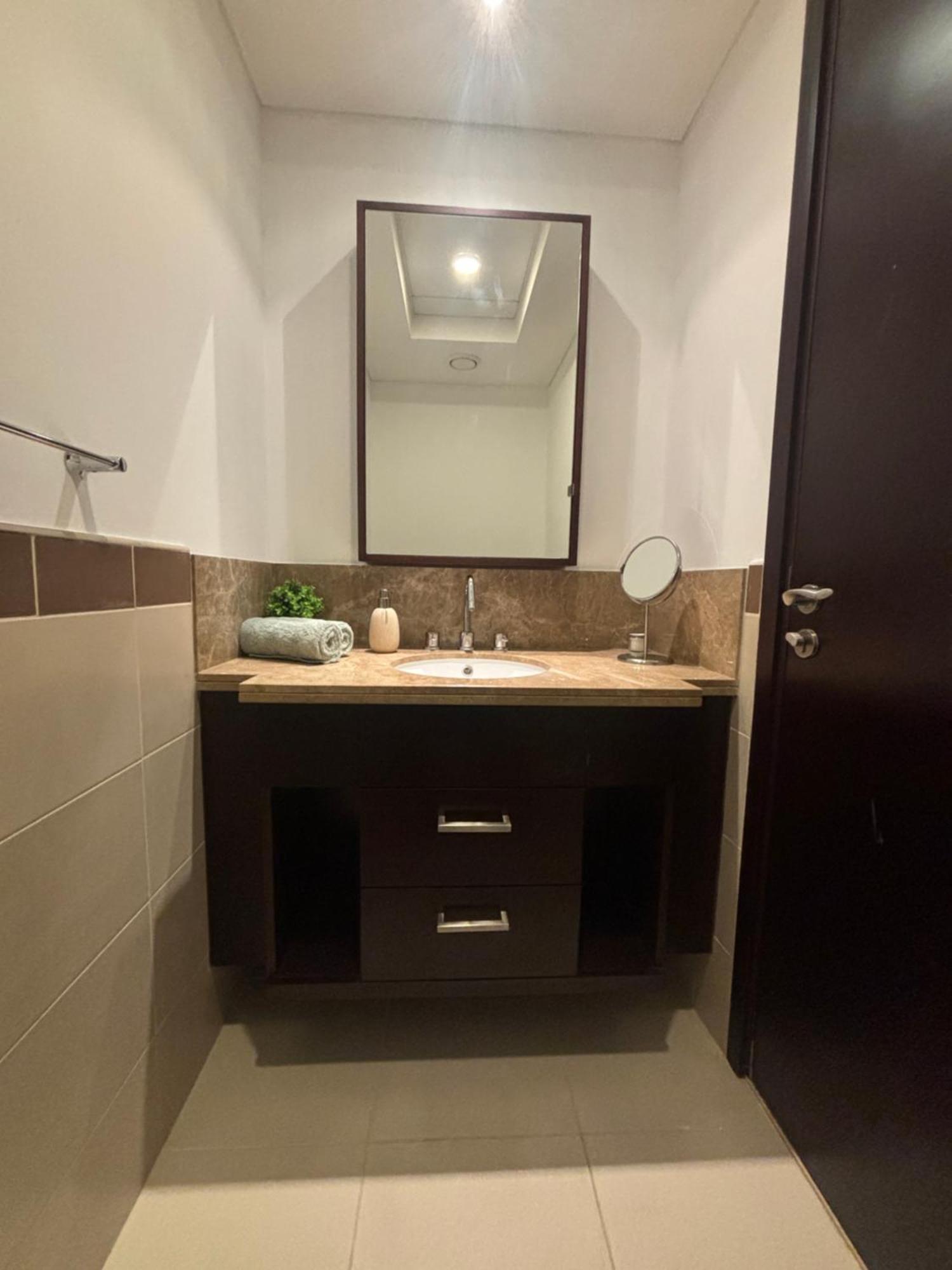 Apartment Luxury One Bedroom With Fountain View Opposite Mall *