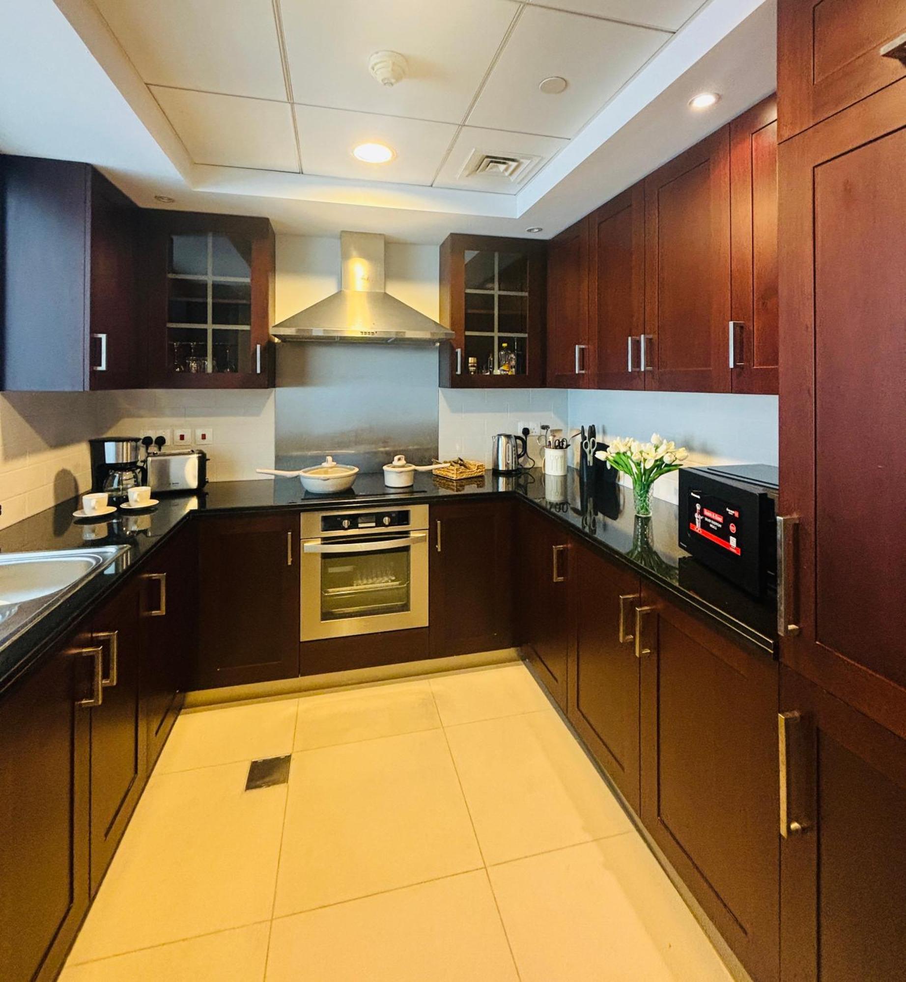 Apartment Luxury One Bedroom With Fountain View Opposite Mall *