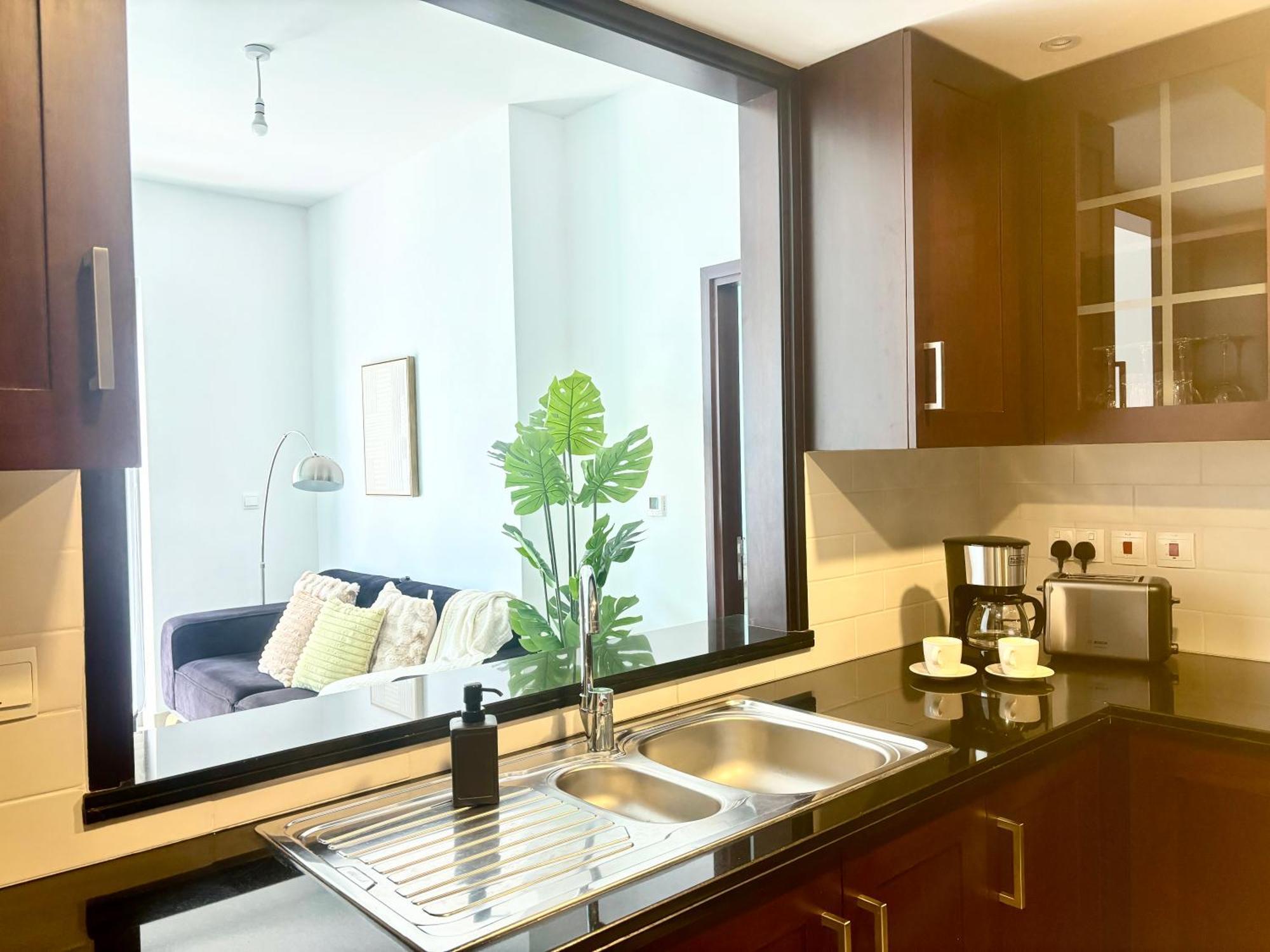 Luxury One Bedroom With Fountain View Opposite Mall