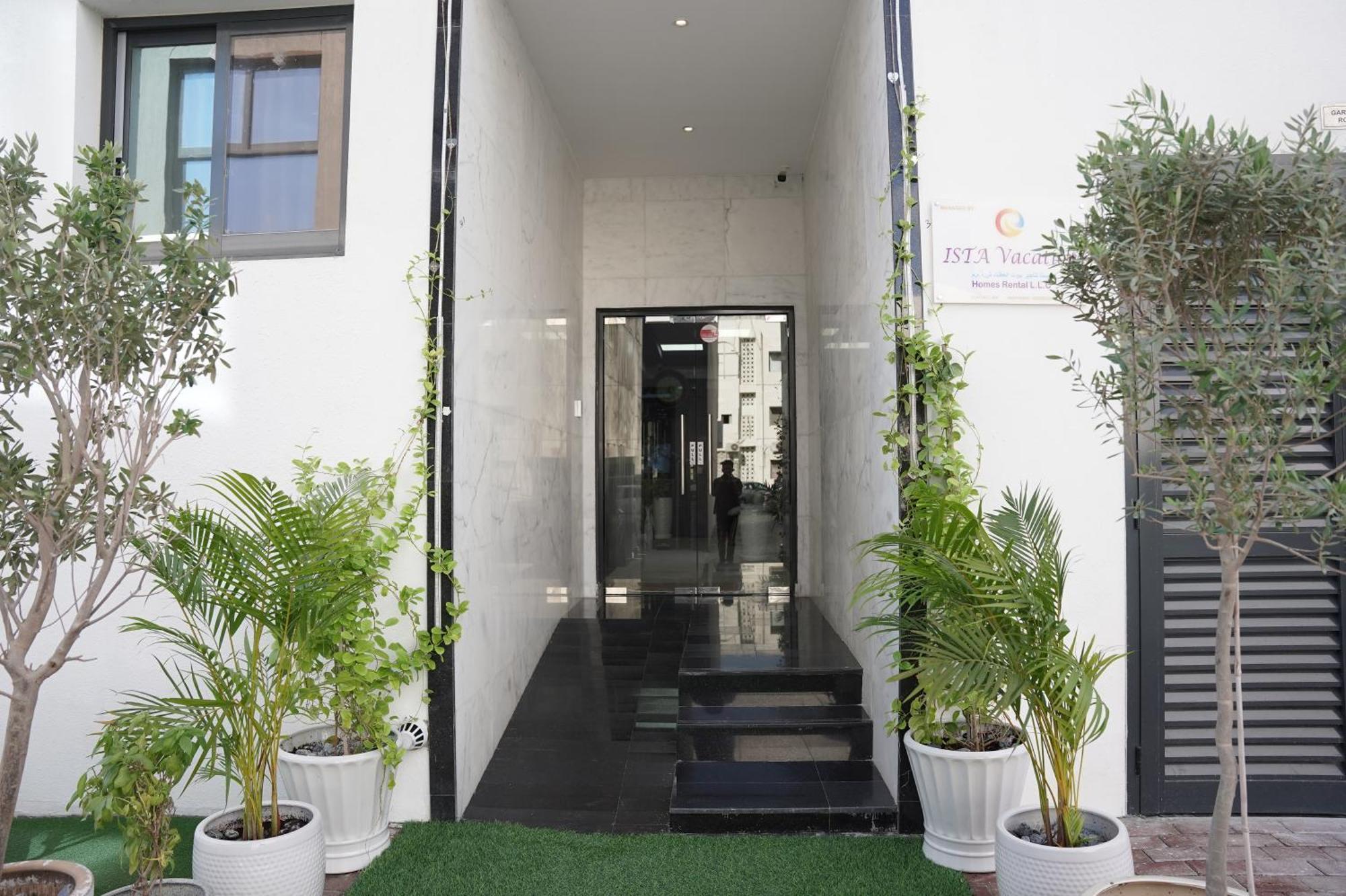Ista Llc Homestay