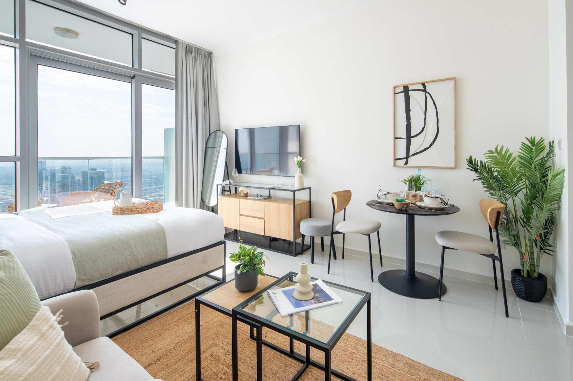 Frank Porter - Damac Carson B Apartment Dubai