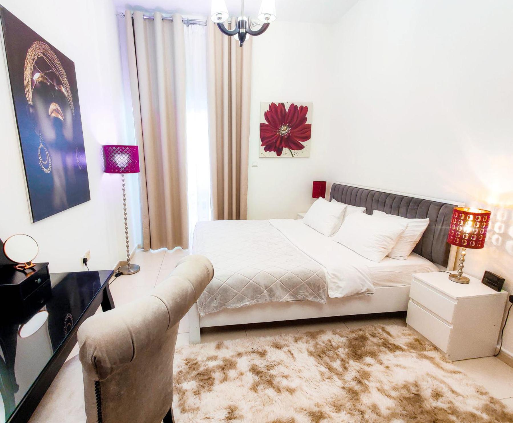 Elegant Fresh 1br With Heated Pool, Just Steps From Mall, Restaurants & Fitness Center Dubai