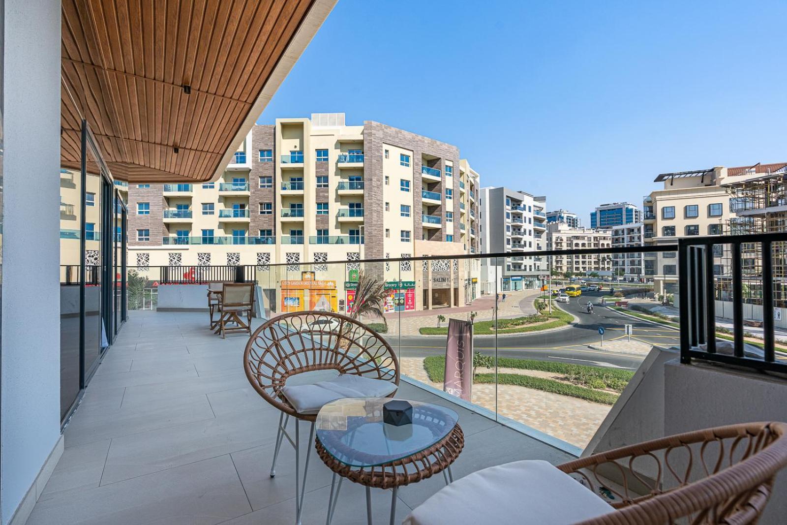Modern 2 Bedroom Near Butterfly Garden Apartment *