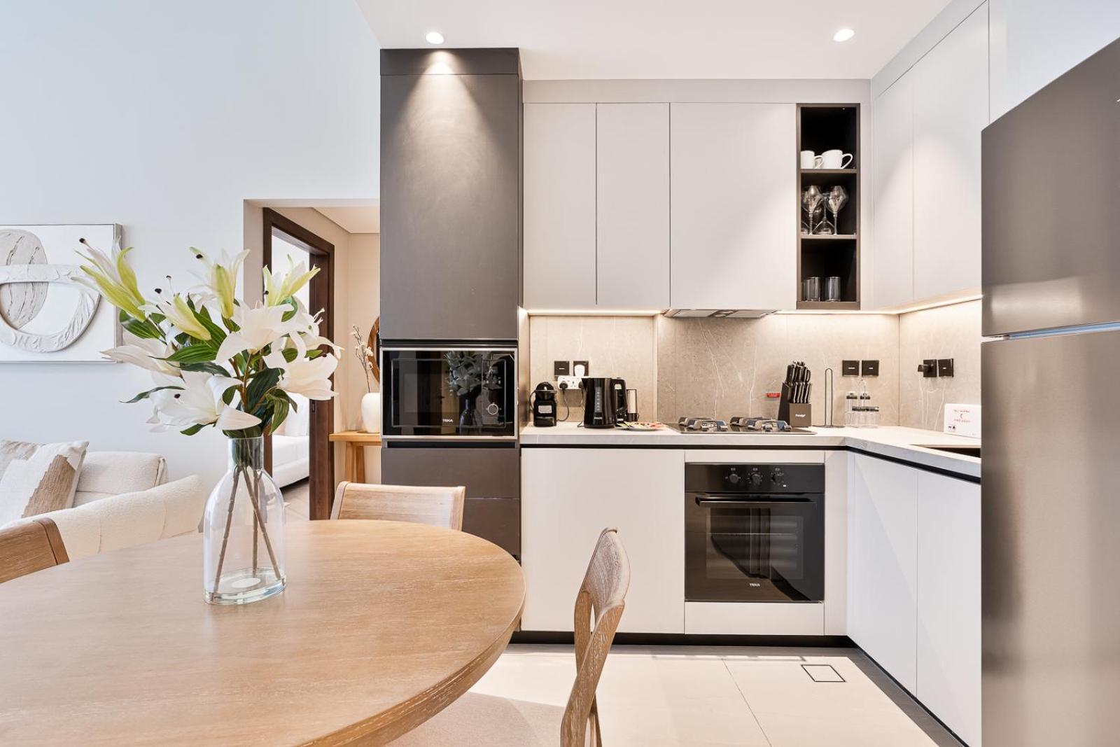 Modern 2 Bedroom Near Butterfly Garden *