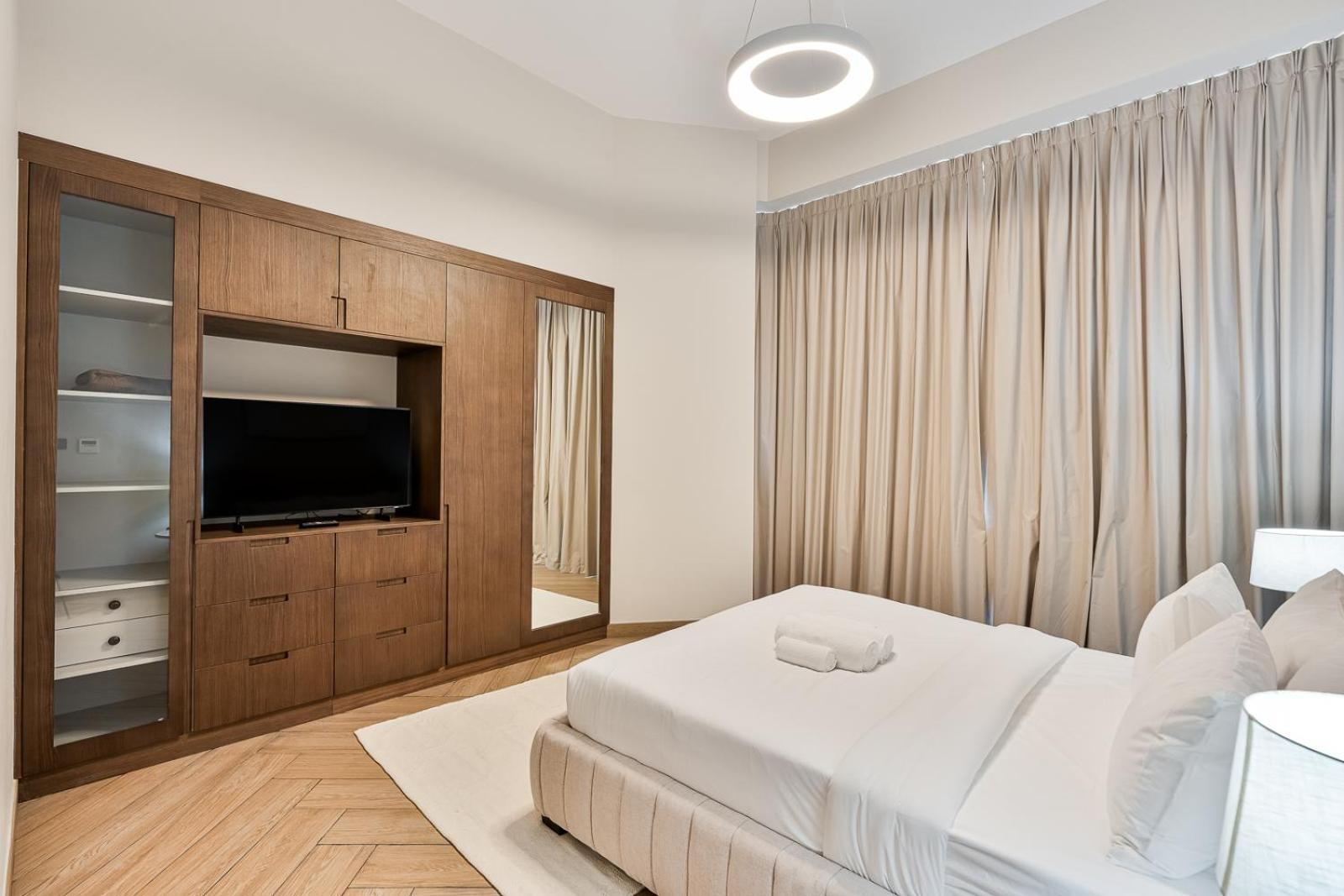 Modern 2 Bedroom Near Butterfly Garden Apartment