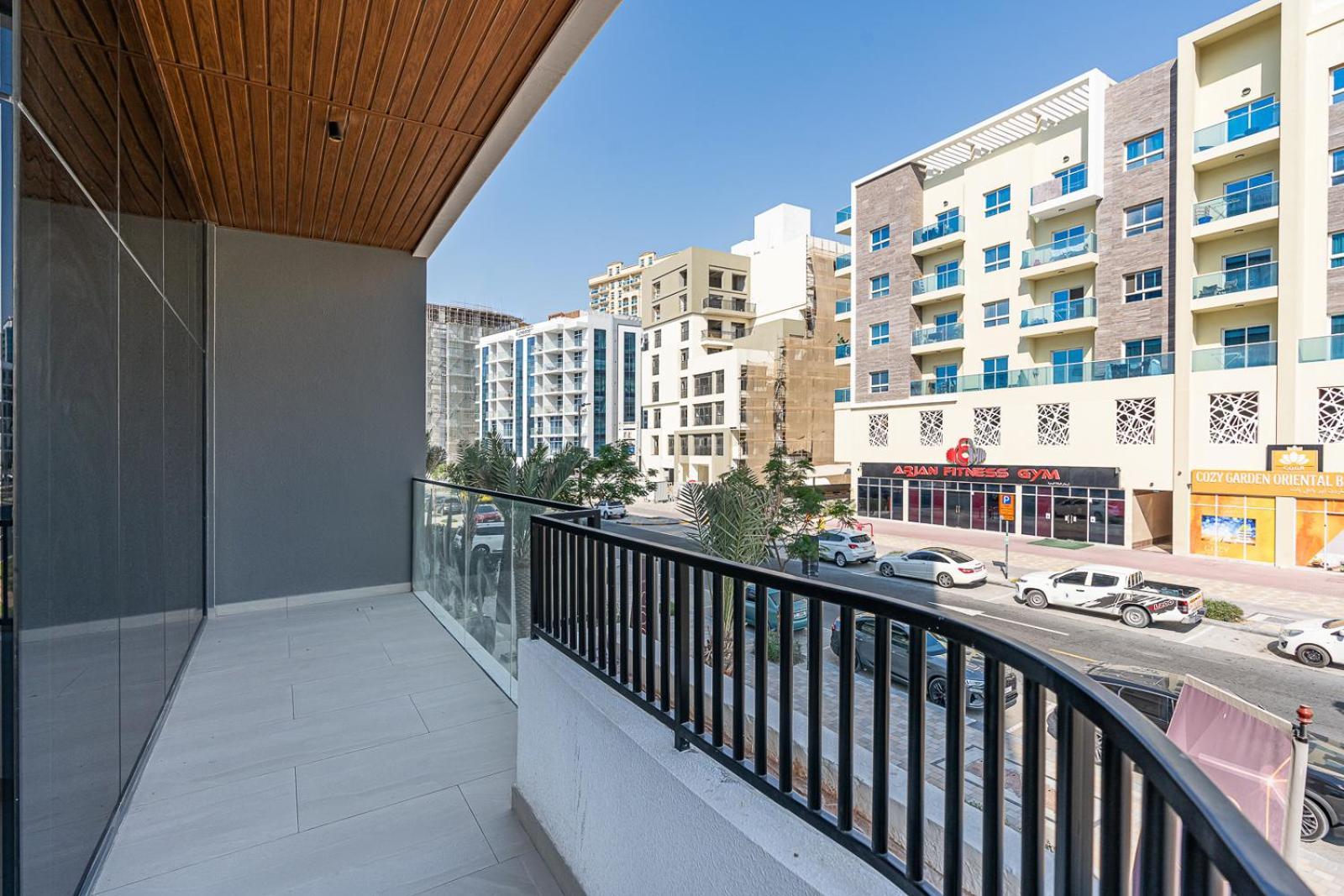Apartment Modern 2 Bedroom Near Butterfly Garden