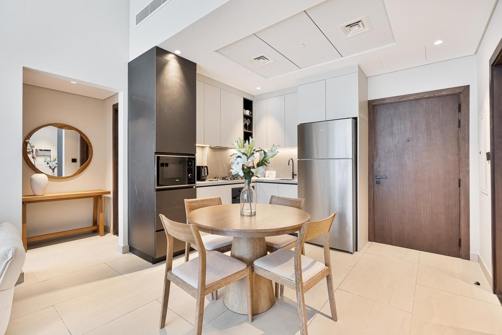 Apartment Modern 2 Bedroom Near Butterfly Garden *