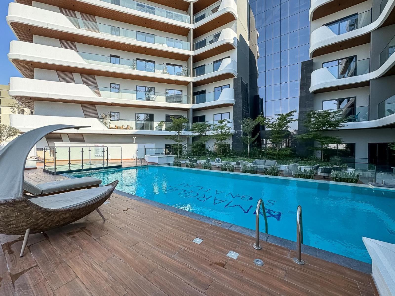 Modern 2 Bedroom Near Butterfly Garden