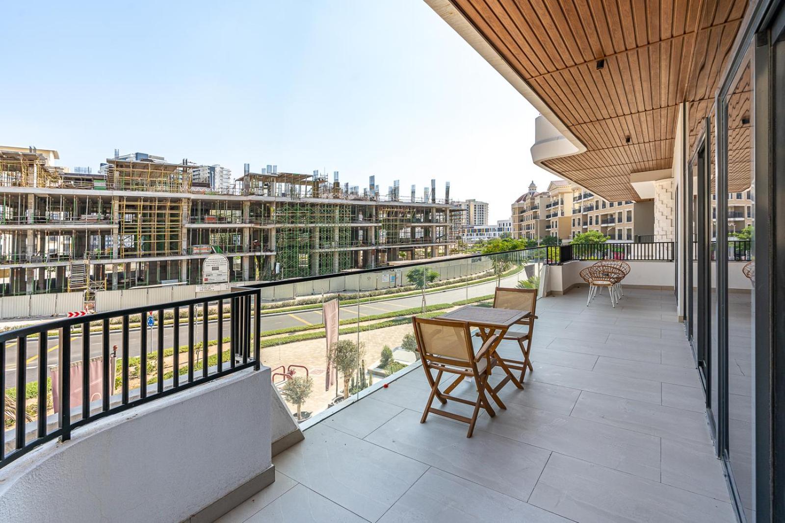 Modern 2 Bedroom Near Butterfly Garden *