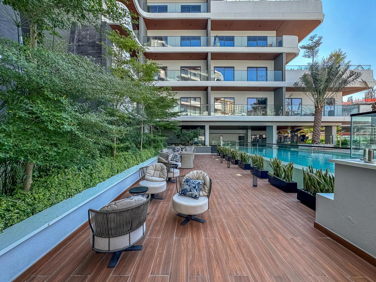 Modern 2 Bedroom Near Butterfly Garden