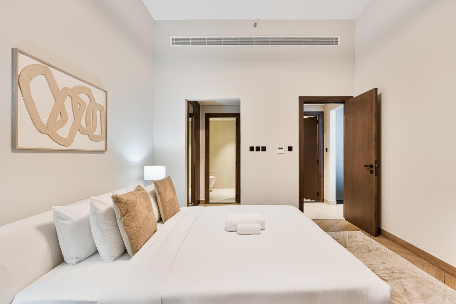 Apartment Modern 2 Bedroom Near Butterfly Garden