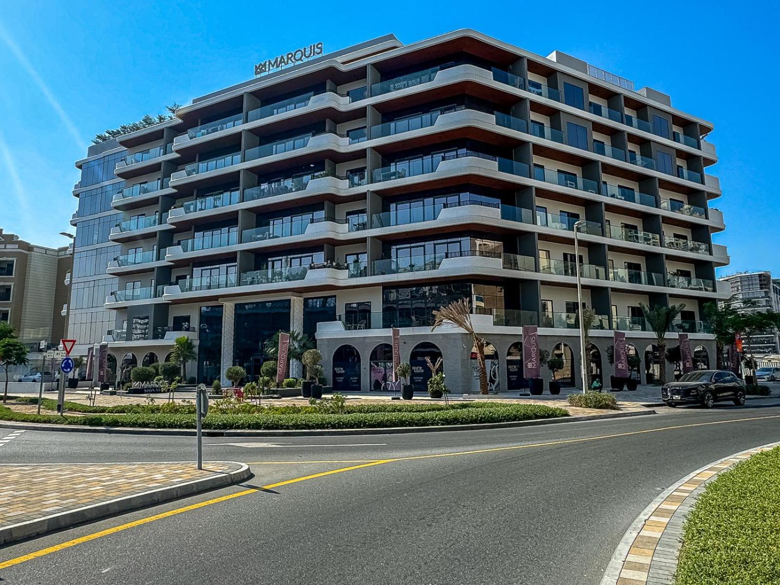 Modern 2 Bedroom Near Butterfly Garden *