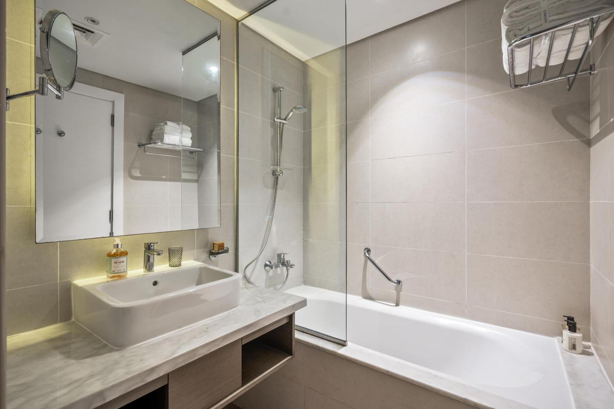 Stylish Business Bay With Canal View *