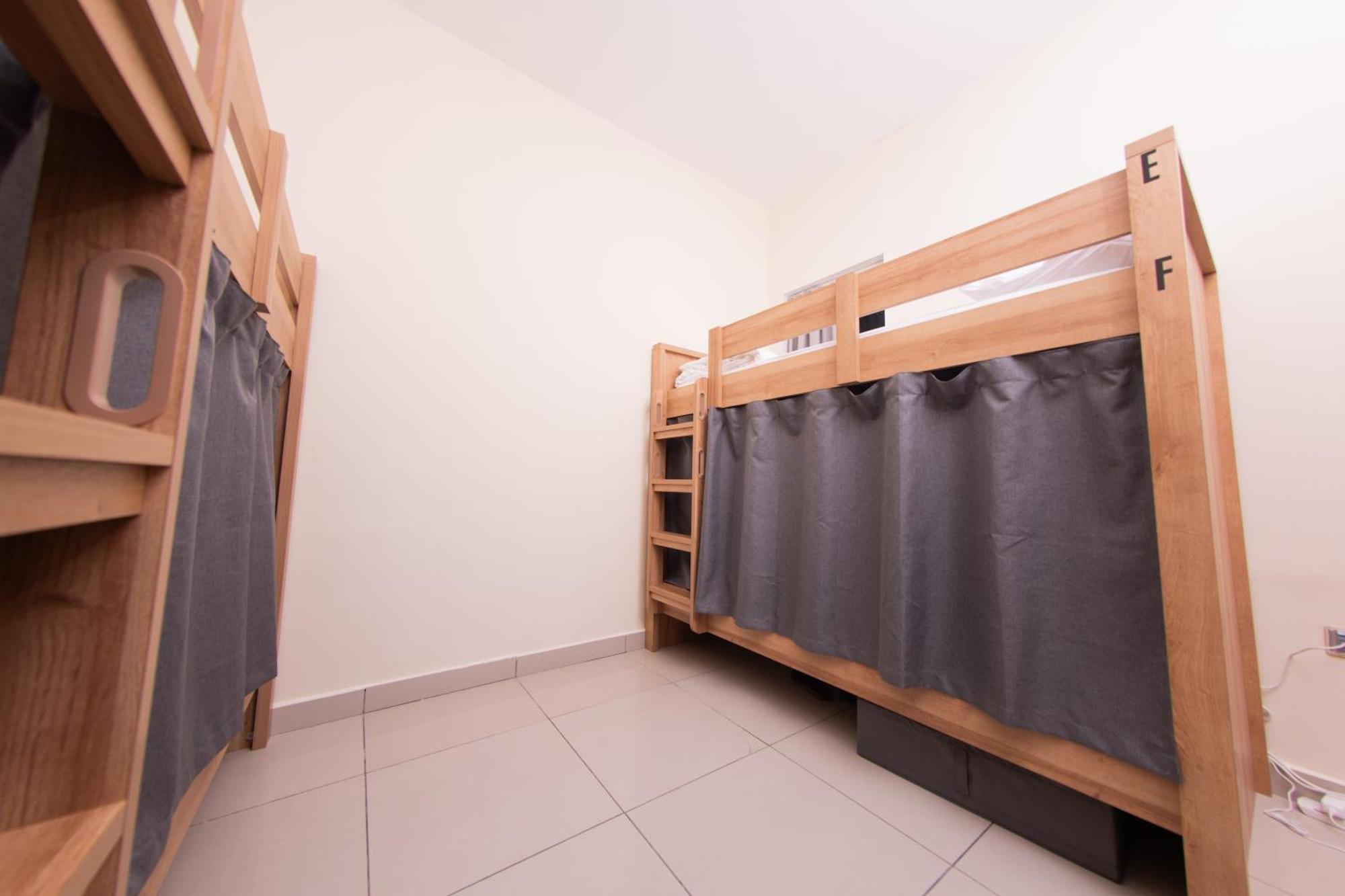 Dhostels - Marina Palm View Dubai