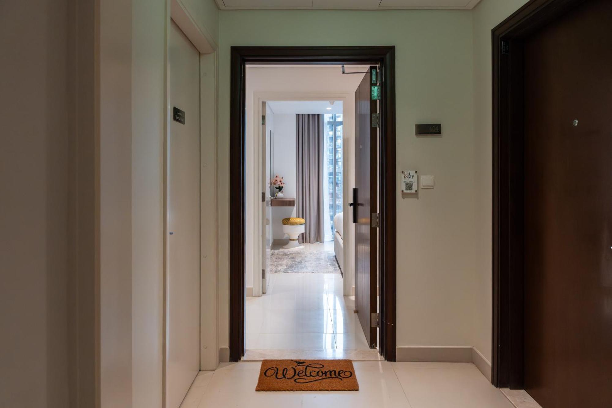 Apartment Downtown Luxury Treat - Premium Location! 2 Bedroom! *