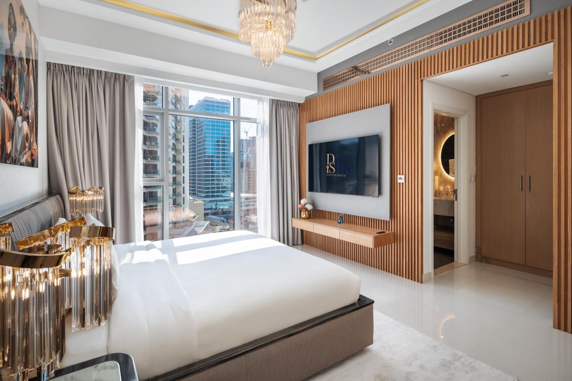 Downtown Luxury Treat - Premium Location! 2 Bedroom! *
