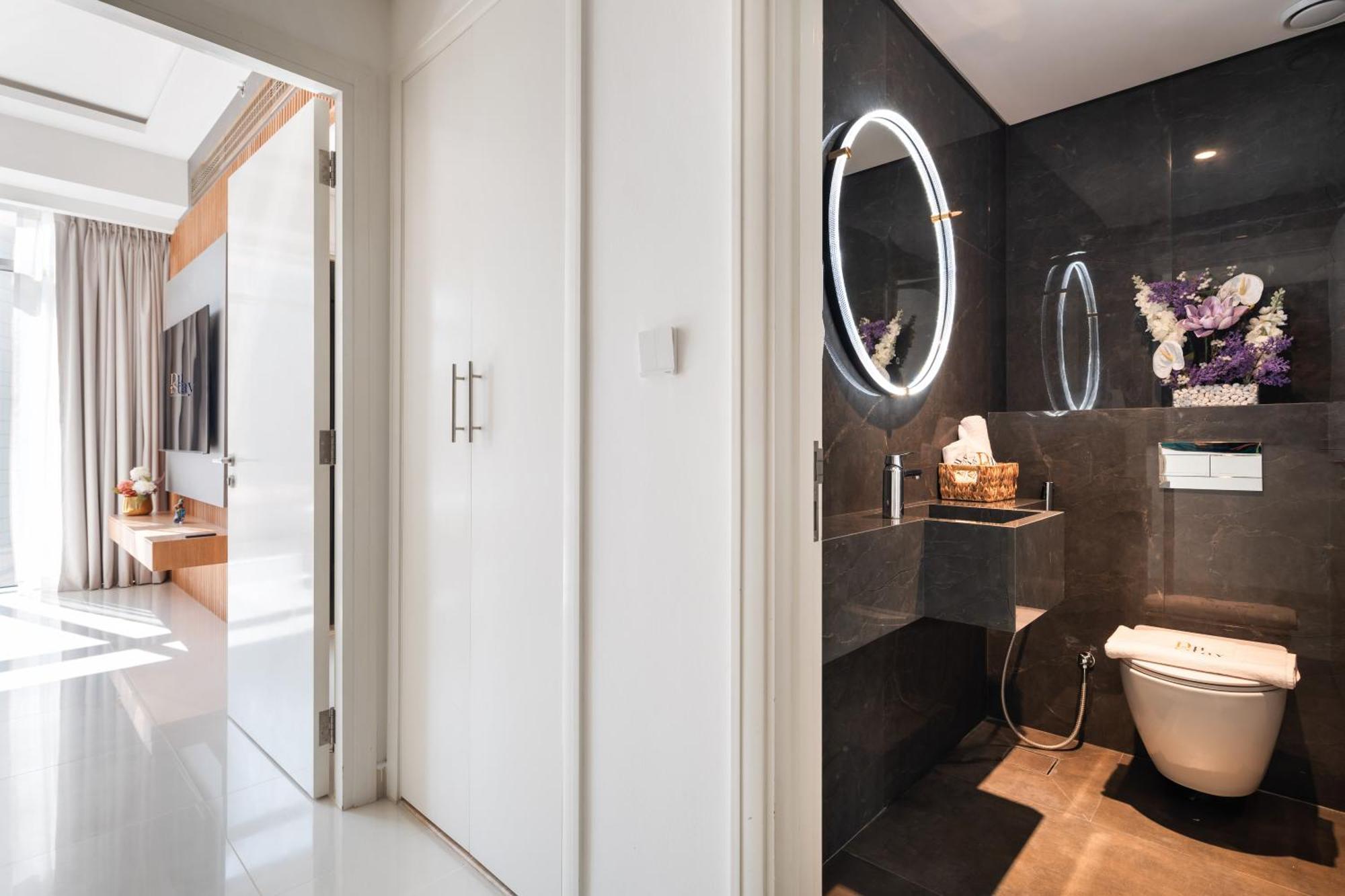 Downtown Luxury Treat - Premium Location! 2 Bedroom! Apartment *